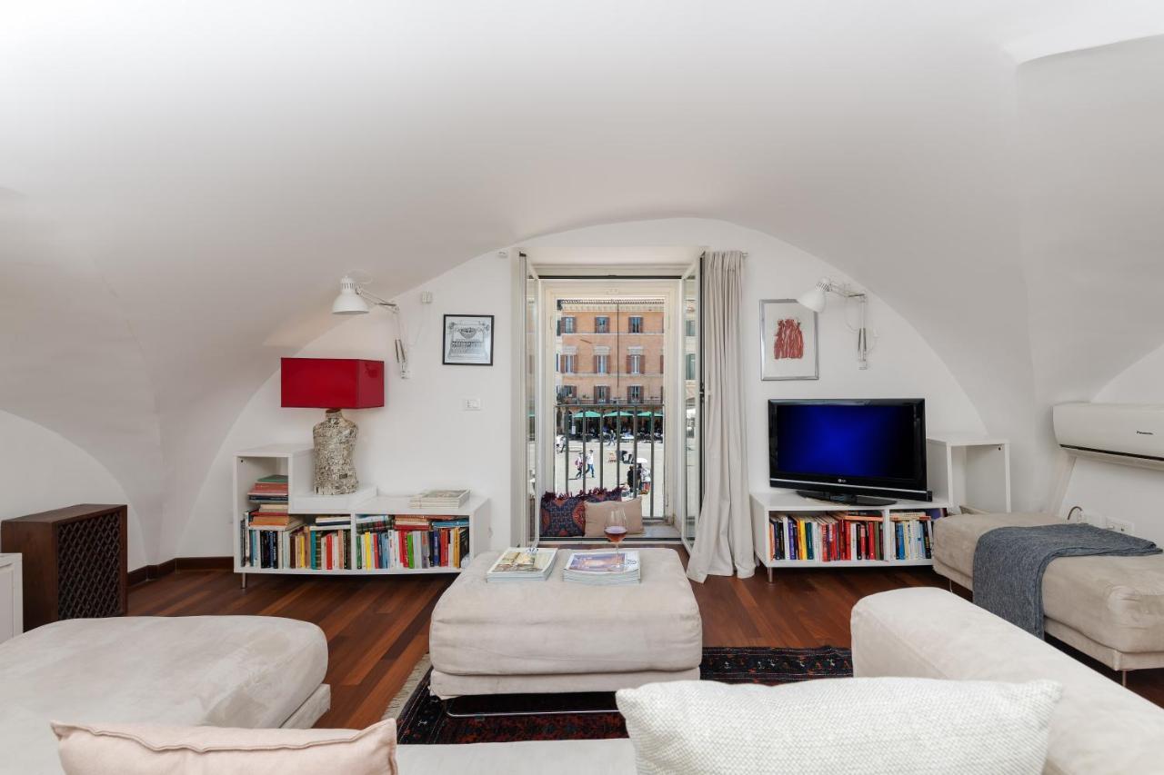 New! Amazing Piazza Navona View Apartment Rome Bagian luar foto